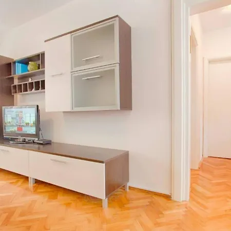 With Wifi - 20301 Apartment Split